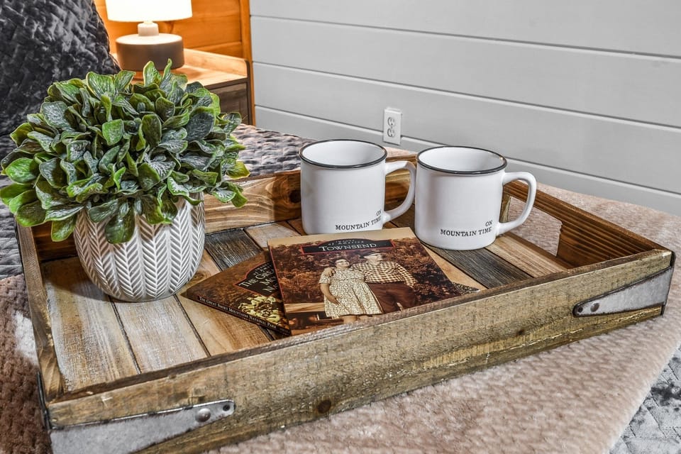 Cabin, 2 Bedrooms | Interior detail