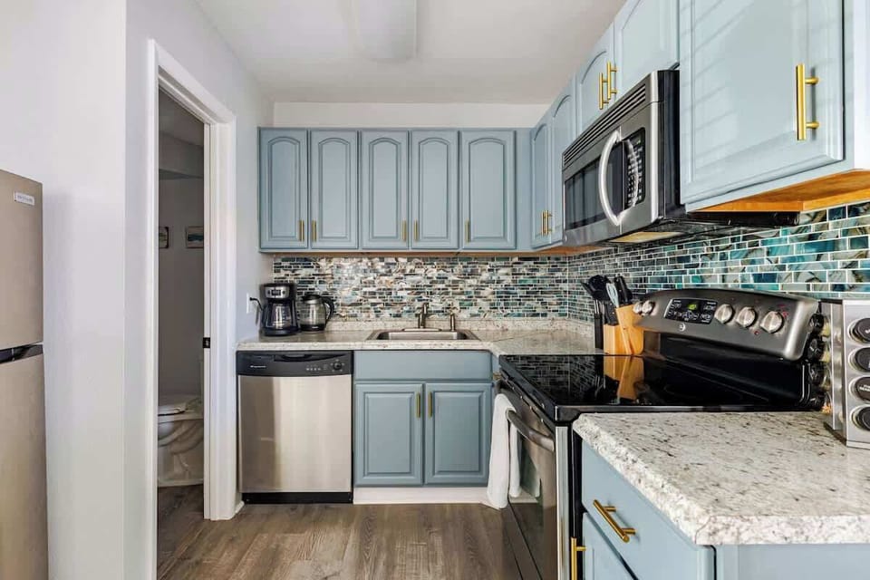 [Kitchen] Fully stocked & equipped