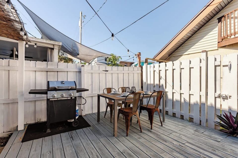 [Patio] Outdoor dining & grill