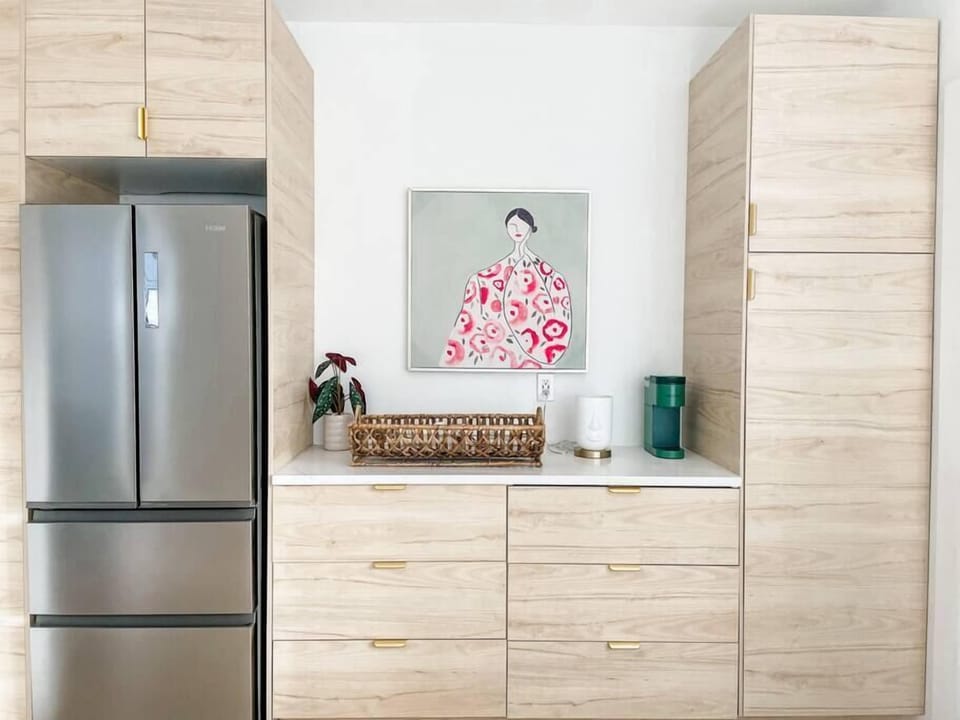 a fully-stocked snack and coffee bar to help make you feel welcome. 