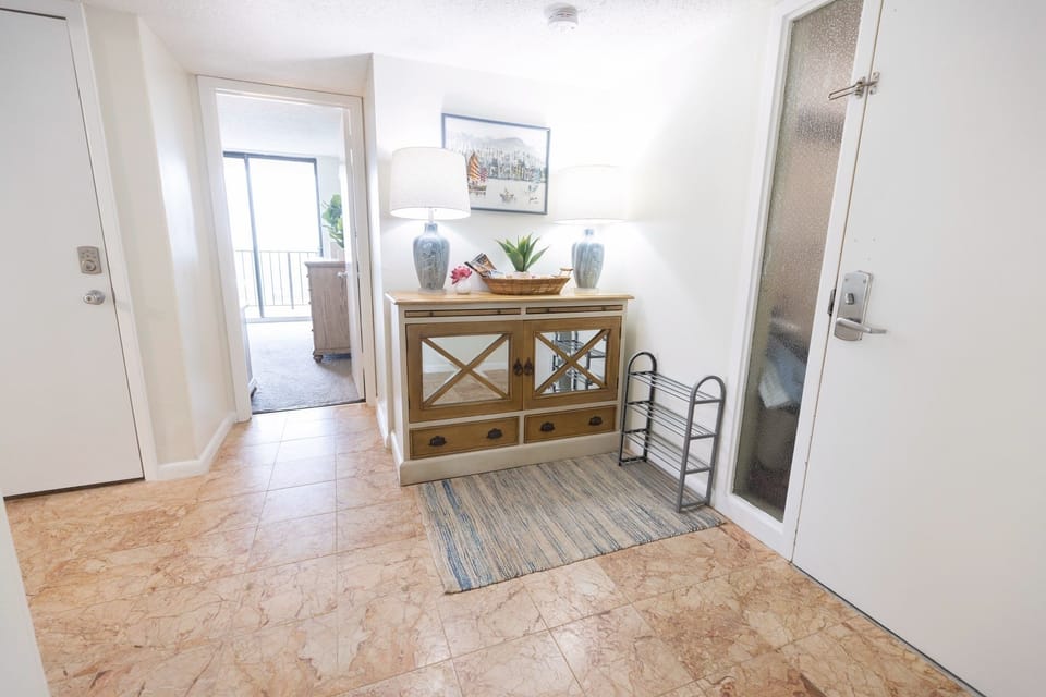 Foyer area as you enter the condo 