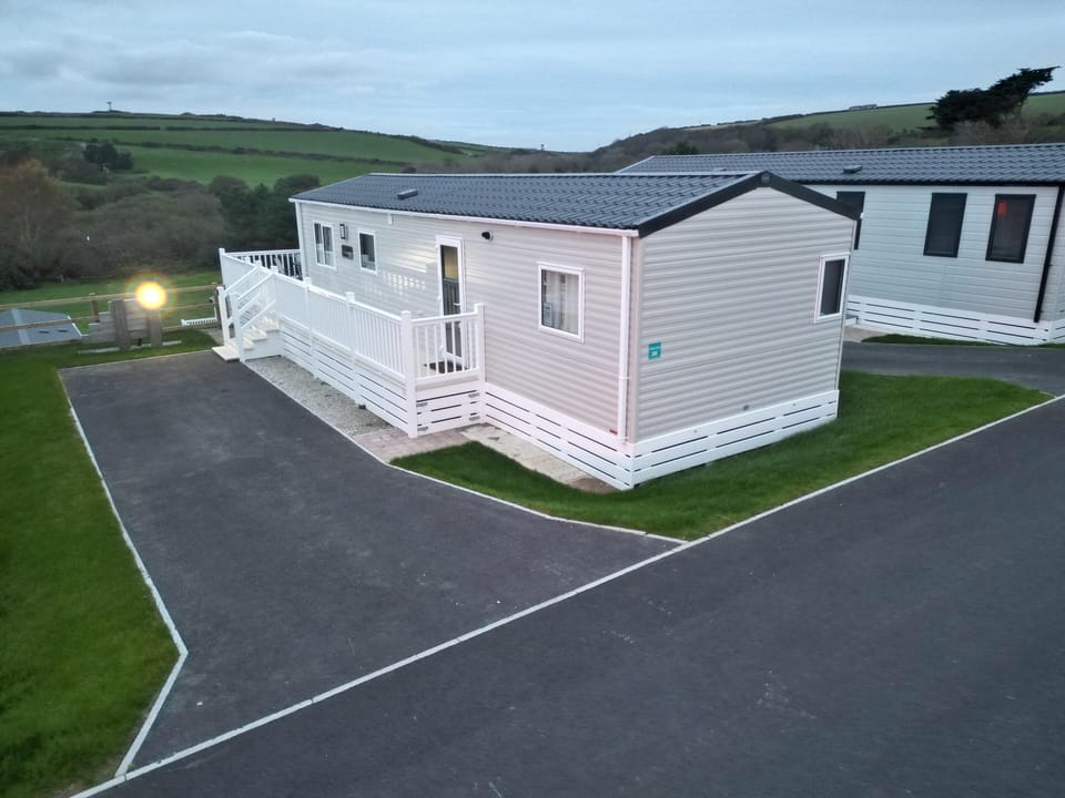 Cabin | Exterior