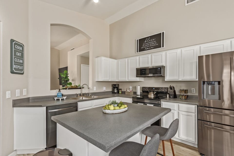 Spacious and well stocked kitchen with brand new appliances