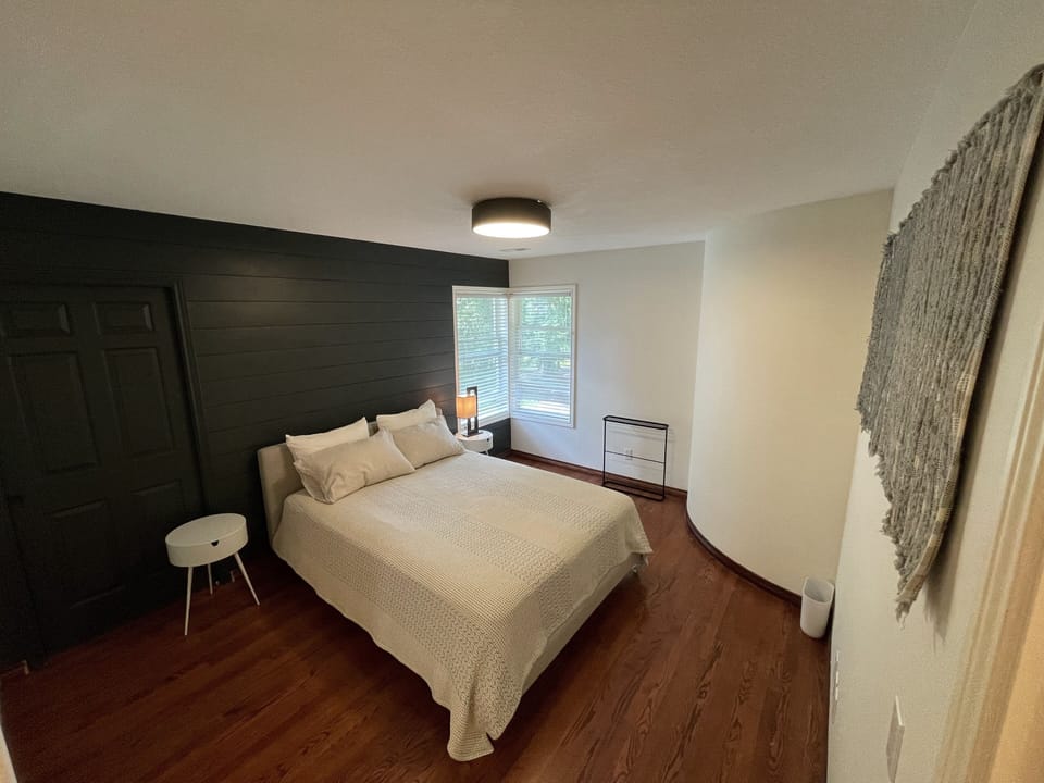 Heron Room | Individually decorated, individually furnished, free WiFi, bed sheets