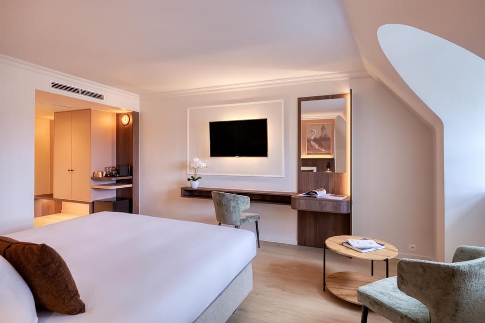 Standard Room, 1 Double Bed with Sofa bed | Minibar, in-room safe, desk, laptop workspace