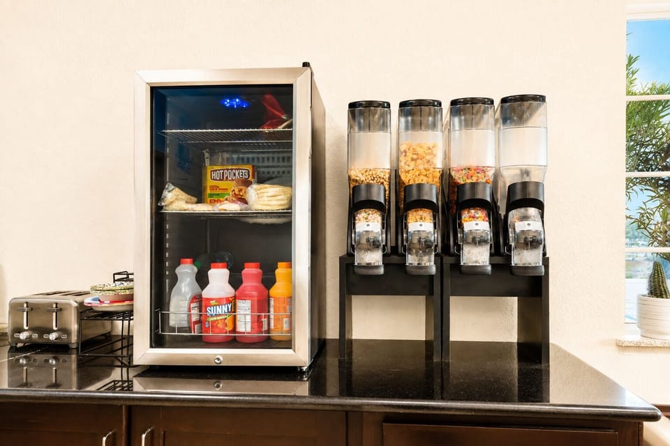 Free daily continental breakfast