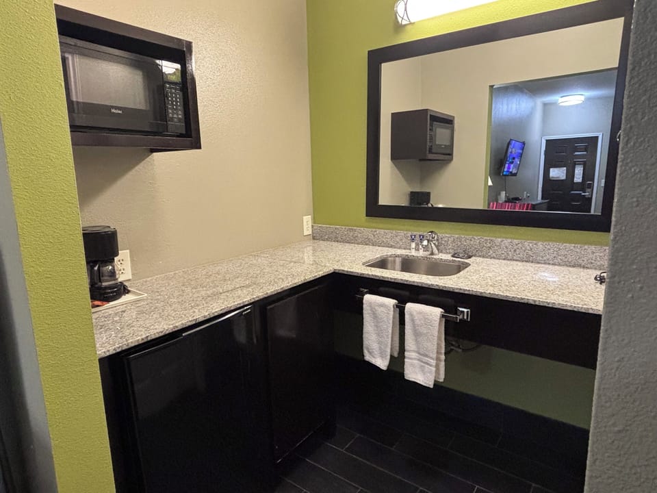 Fridge, microwave