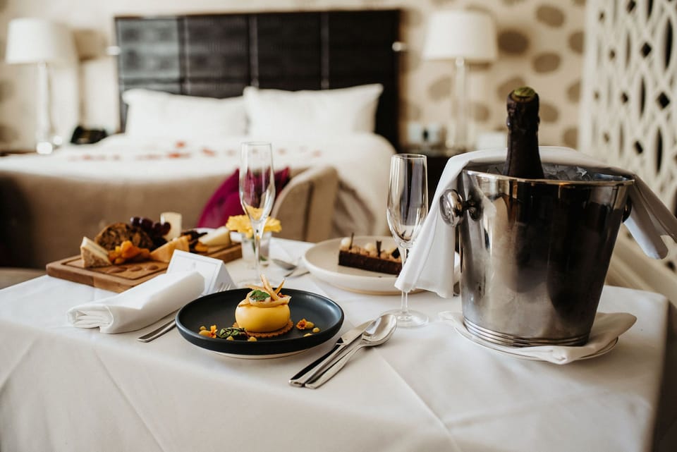 Junior Suite, 1 Bedroom | In-room dining