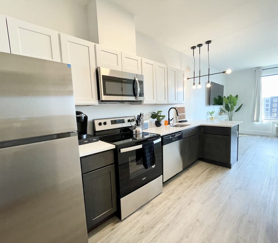 Open-concept Kitchen - Fully-stocked with all your necessary kitchen essentials