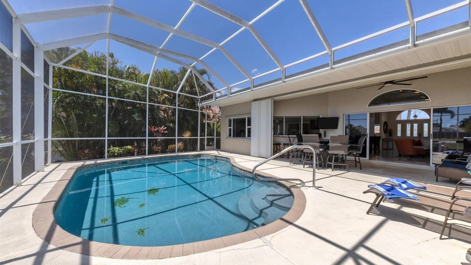 Beautiful 3 bed 3.5 bath villa located in Charlotte Harbor Area