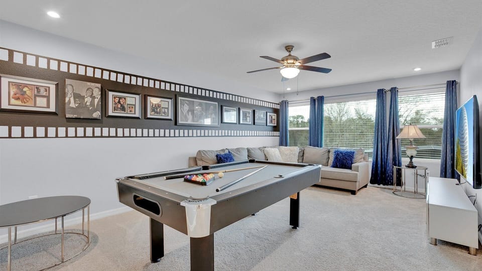Beautiful 8 bed 6 bath villa located in Solara Resort