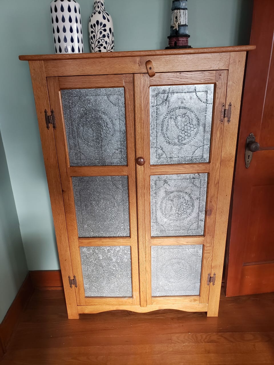 Pie cabinet 