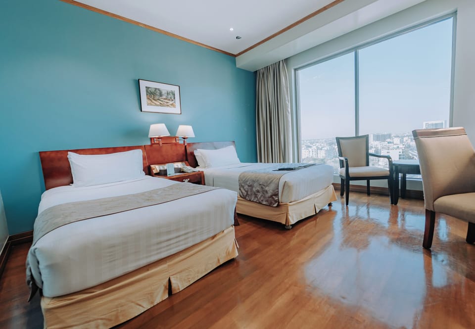 Executive Twin Room | Egyptian cotton sheets, premium bedding, down comforters, minibar