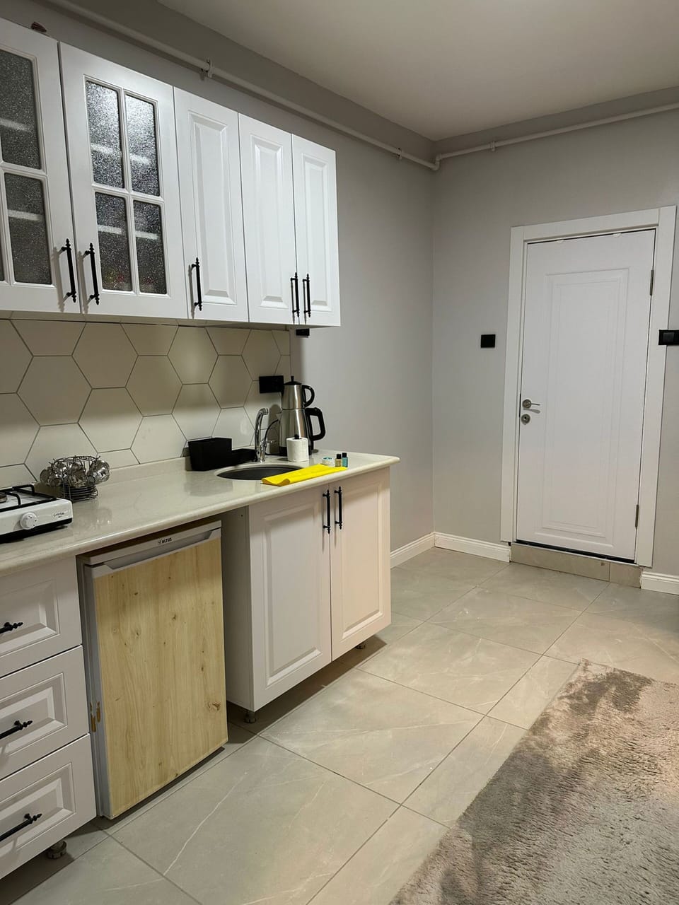 Fridge, microwave, stovetop, toaster