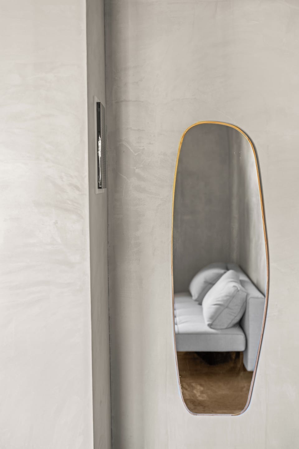 Junior Suite | Living area | 32-inch flat-screen TV with satellite channels, TV