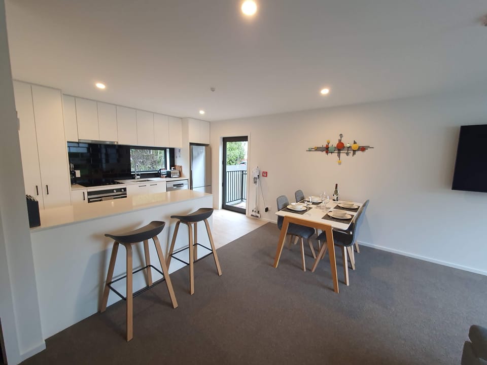 Kitchen & Dining Area
