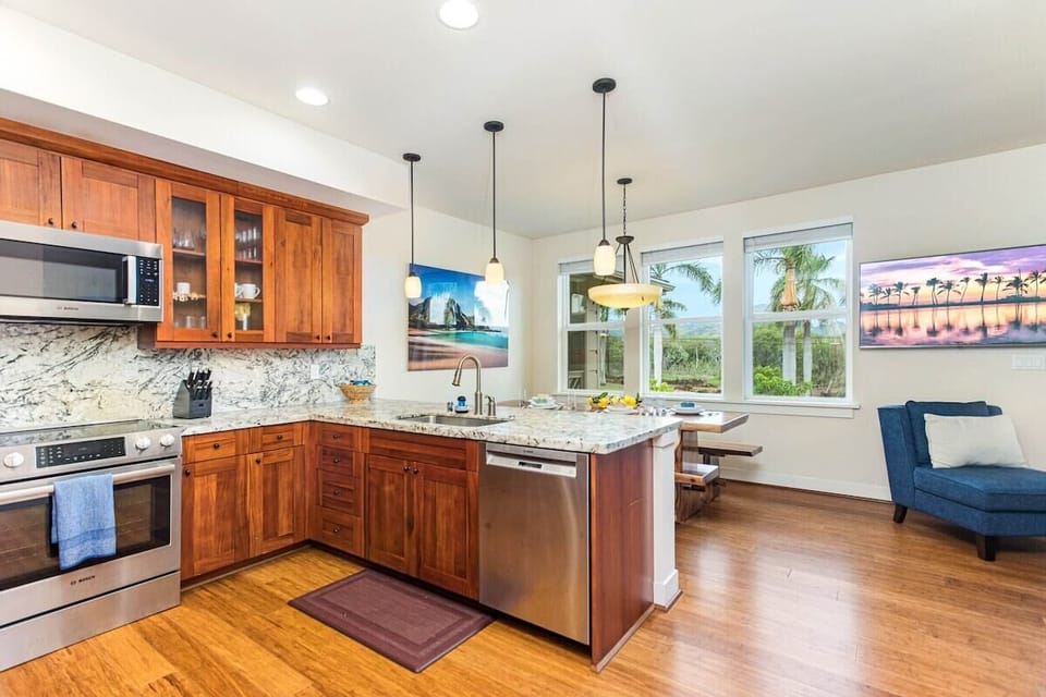 This is a great space to prepare meals to go or eat in