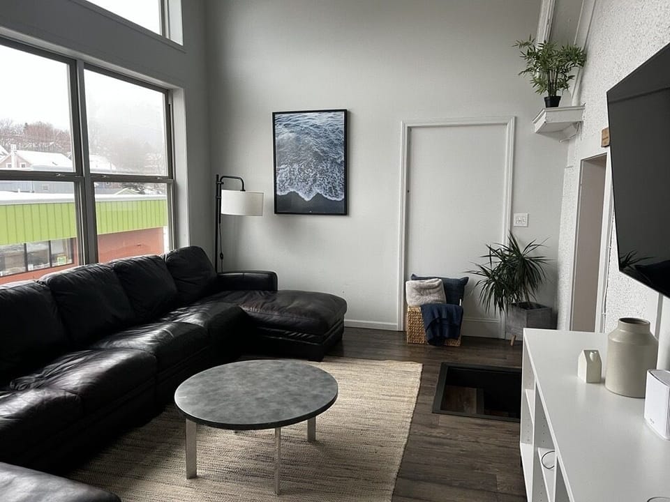 Spacious Living Area 