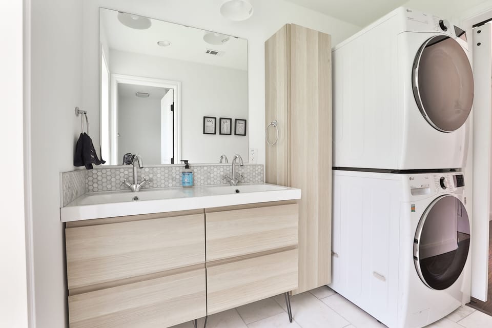 Bathroom 2 + Washer Dryer