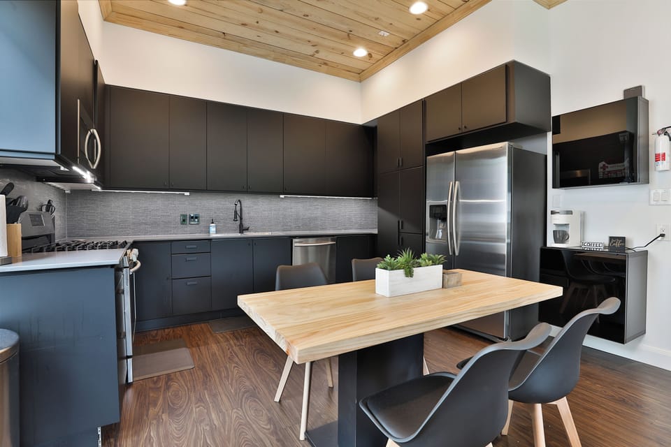 Full sized kitchen