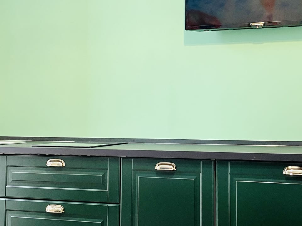 Exclusive Apartment | Premium bedding, down comforters, pillowtop beds, minibar