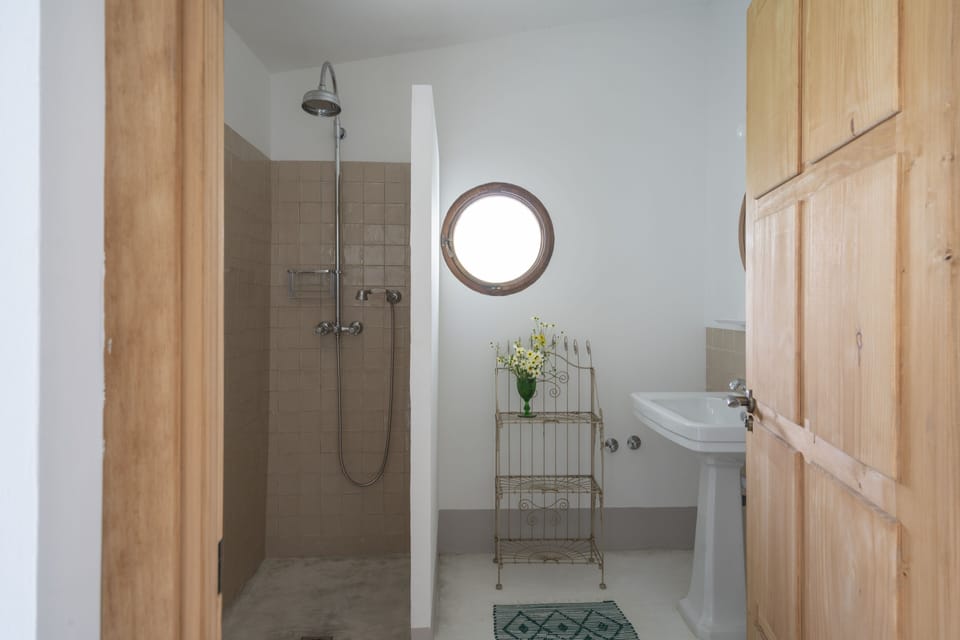 Double Room | Bathroom | Shower, hair dryer, bathrobes, towels