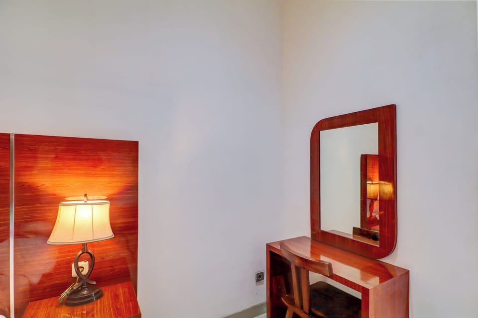 Deluxe Double Room | Hypo-allergenic bedding, desk, iron/ironing board, free WiFi