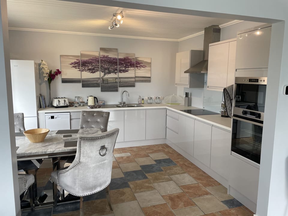 House | Private kitchen | Fridge, microwave, oven, stovetop