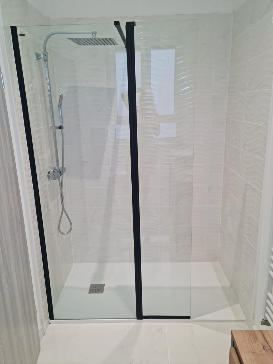 Superior Room | Bathroom | Shower, rainfall showerhead, free toiletries, hair dryer
