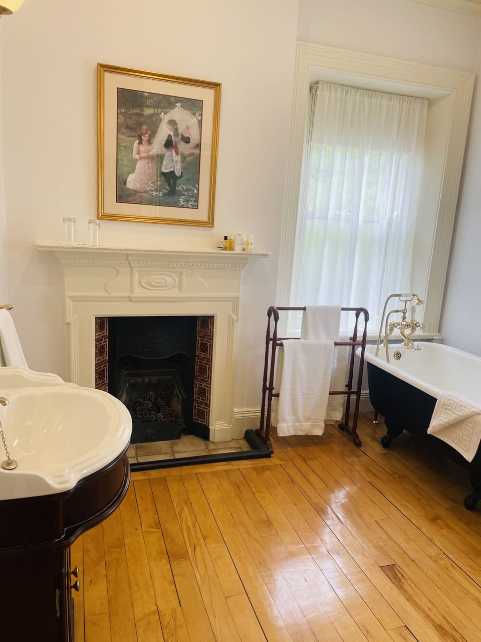 Classic Double or Twin Room | Bathroom | Slippers