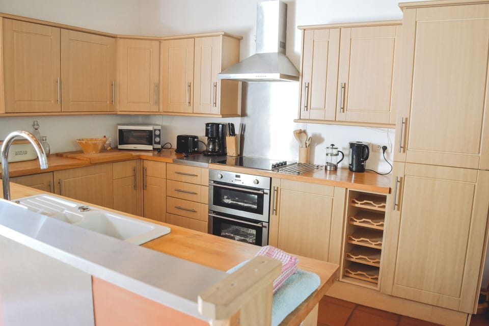 Cottage 1 Le Pigeonnier - 3 bedrooms | Private kitchen | Full-size fridge, microwave, oven, stovetop