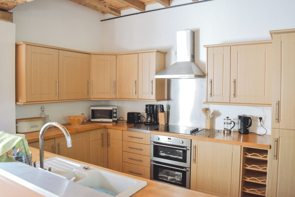 Cottage 1 Le Pigeonnier - 3 bedrooms | Private kitchen | Full-size fridge, microwave, oven, stovetop
