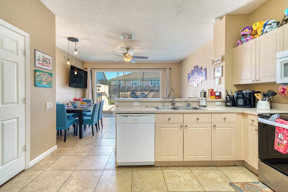 Behold the command center of snacks and quick breakfasts before you meet the Mouse! Our kitchen's got all the gadgets, even if you're only making coffee or serving up some pre-park toast.
