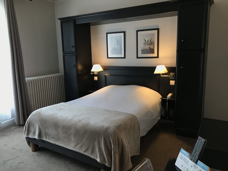 Standard Double Room | Desk, laptop workspace, soundproofing, iron/ironing board