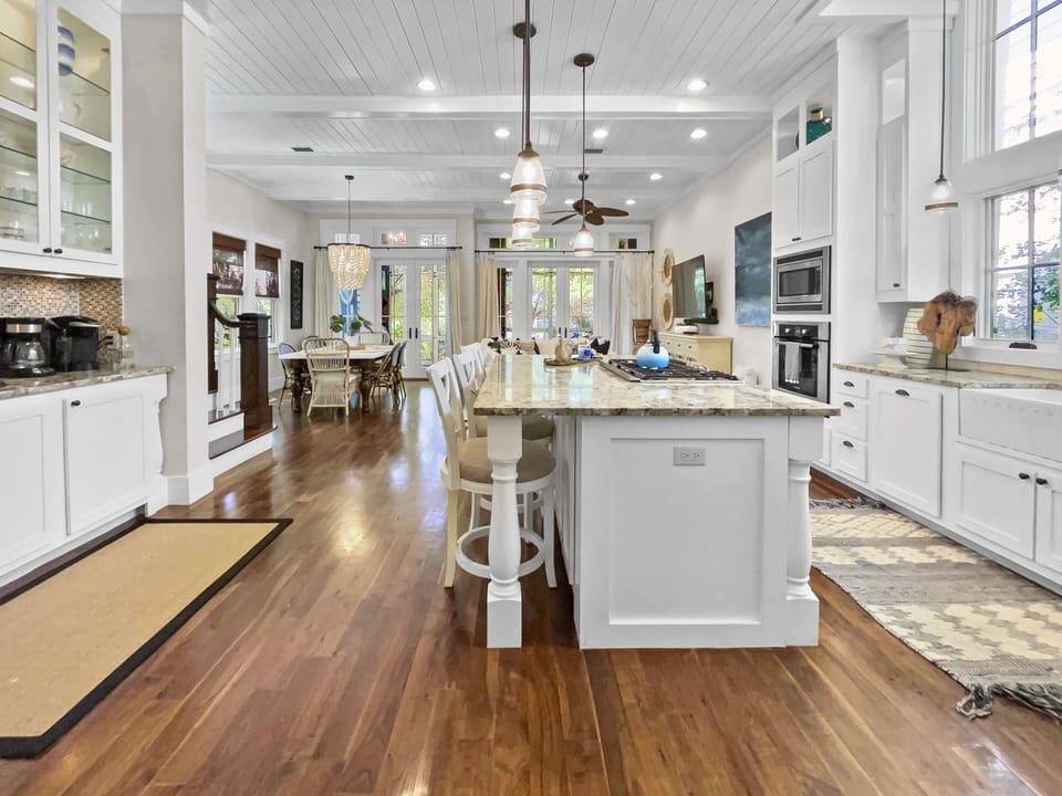 House, 5 Bedrooms | Private kitchen | Fridge, oven, coffee/tea maker, toaster