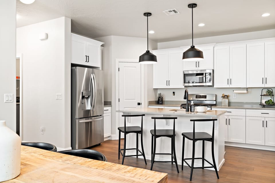 Townhome, 4 Bedrooms | Private kitchen | Fridge, oven, coffee/tea maker, toaster
