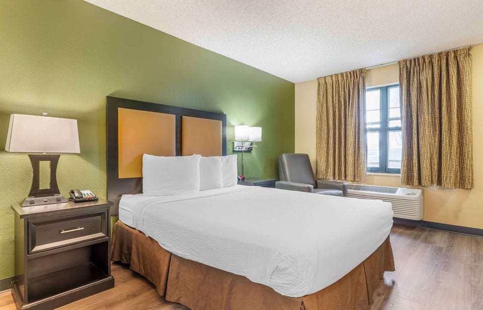 Desk, iron/ironing board, free WiFi, bed sheets