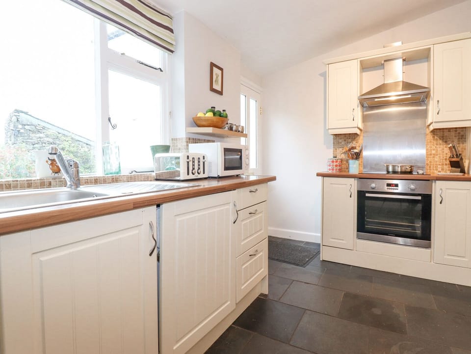 Cottage | Private kitchen | Fridge, dishwasher, electric kettle, toaster