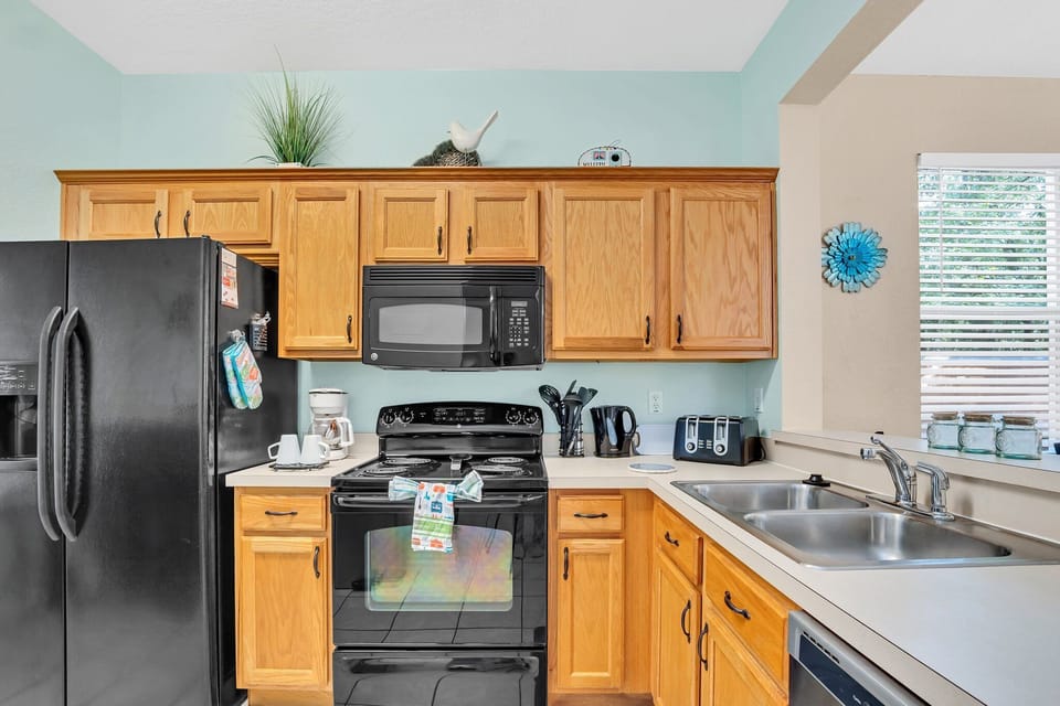 Kitchen with plenty of prep area