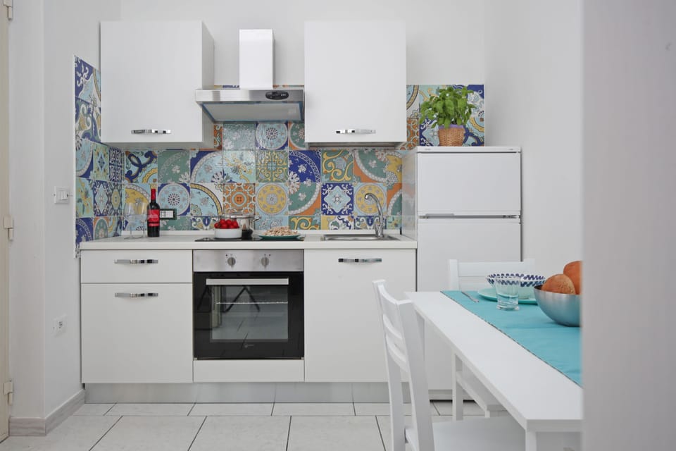 Deluxe Studio | Private kitchen | Highchair, cookware/dishes/utensils, cleaning supplies