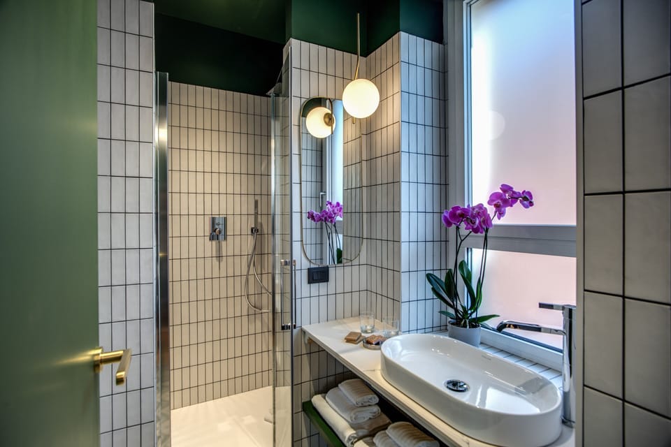 Classic Double or Twin Room | Bathroom | Shower, designer toiletries, hair dryer, bidet