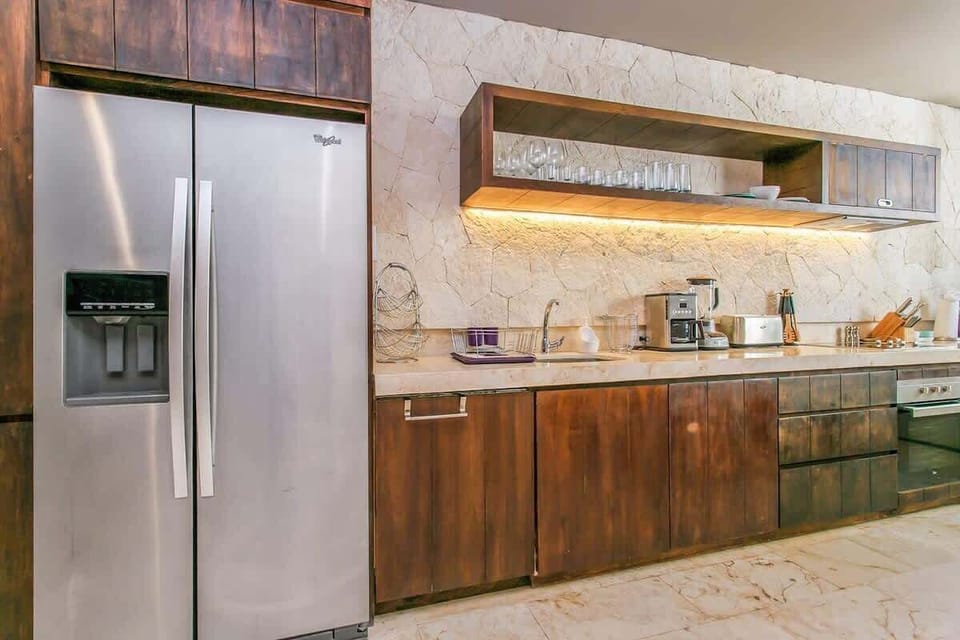Full-sized refrigerator and freezer