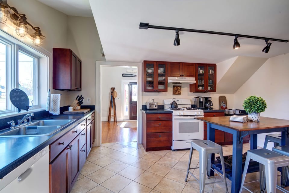 Additional kitchen views