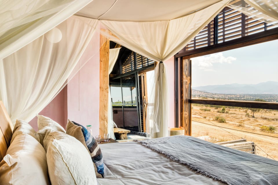 Deluxe Room, 1 Queen Bed, Bathtub, Lagoon View | Down comforters, free WiFi, bed sheets