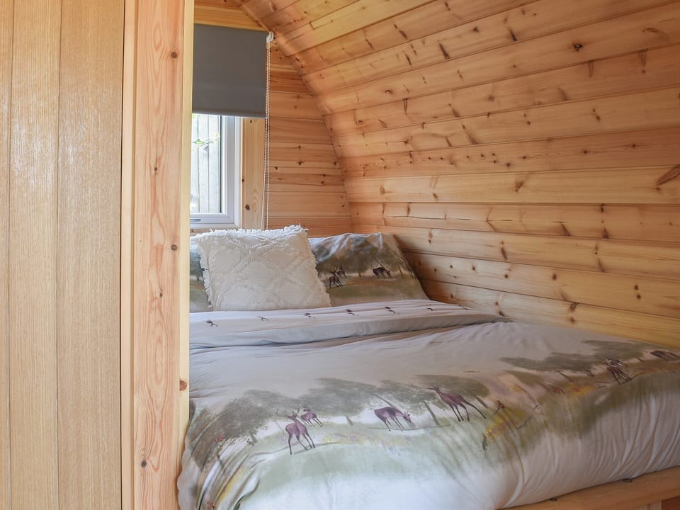 Bedroom | Joshua&rsquo;s Den - Dorglwyd Farm Pods, Near Swansea