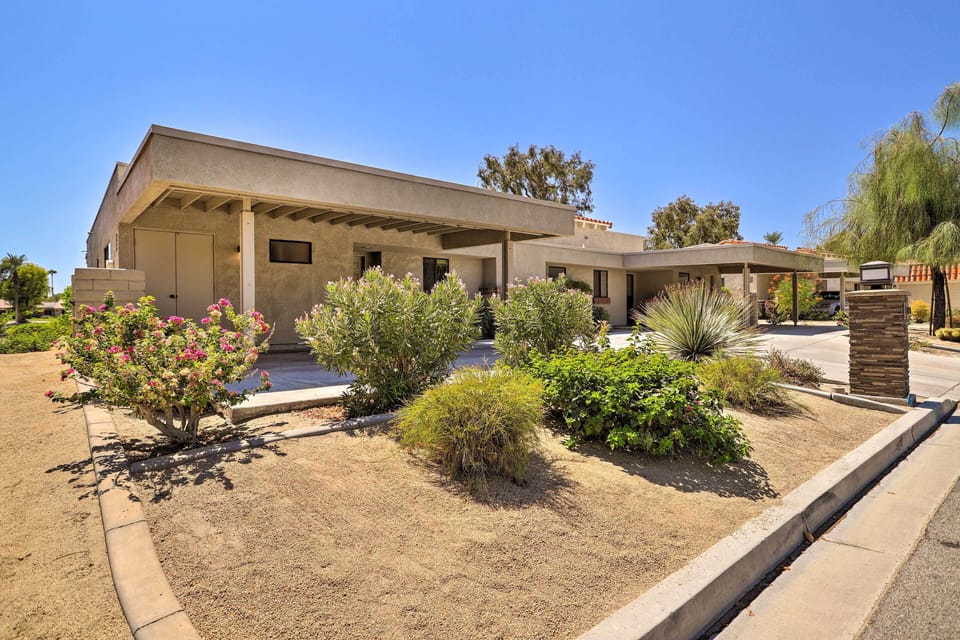 Home Exterior | Community Amenities | Golf Course & Pickleball Courts On-Site
