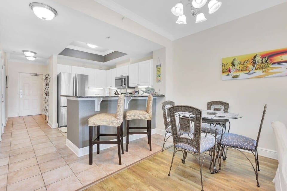 Dining table seats 4