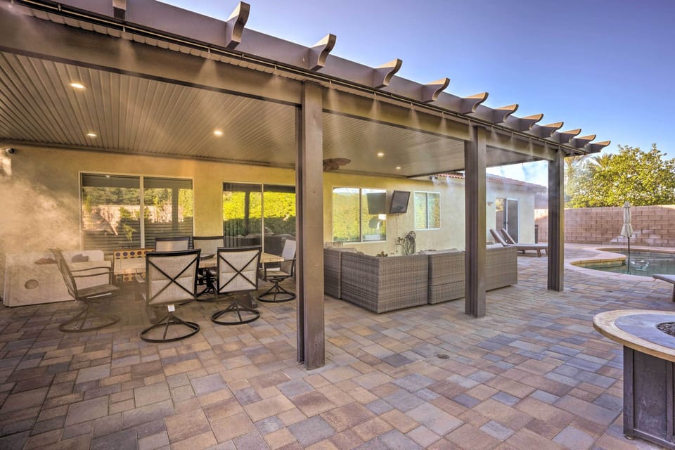 Patio | Smart TV | Fire Pit | DJ-Style Speaker | Outdoor Games