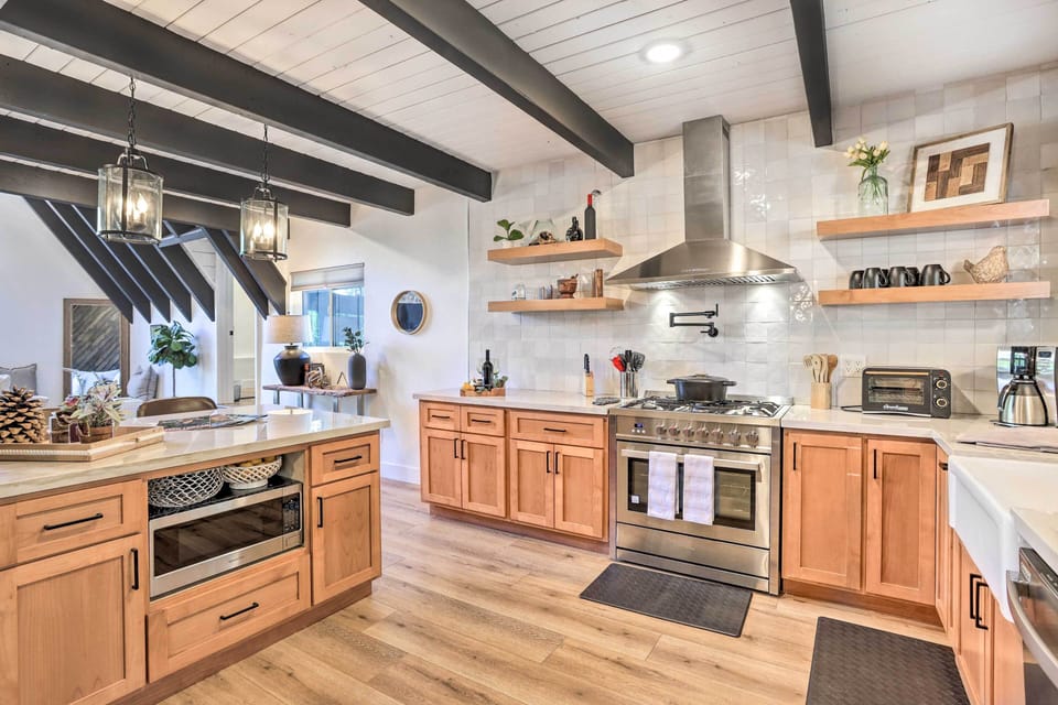 Kitchen | Spices | Main Level