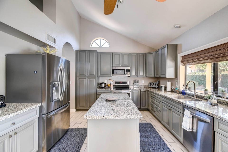 Kitchen | Equipped w/ Cooking Essentials